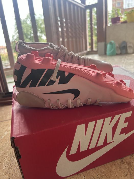 Детски бутонки за футбол Nike
