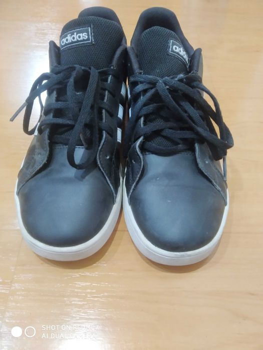 Обувки Adidas. Черно-Бели