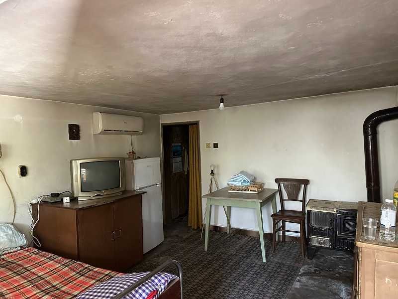 къща, тухла 1984г. , на 2 етажа, село Долна Диканя, двор 870м