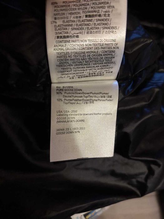 Продам детский пуховик Moncler