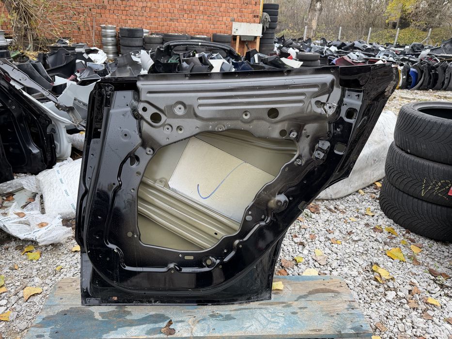 Врата Tesla Model Y