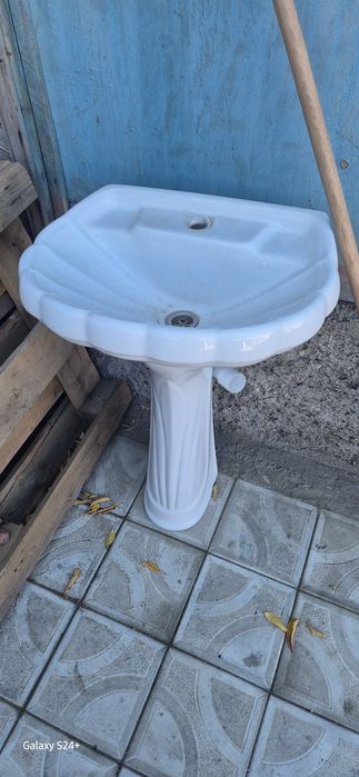 Продам   раковину с педисталом
