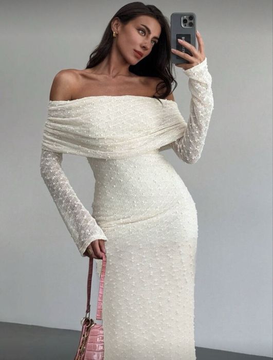 Дълга бяла рокля