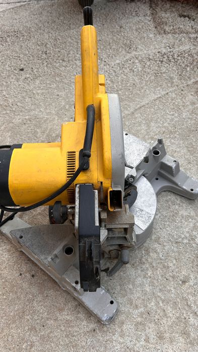 Настолен циркуляр DEWALT