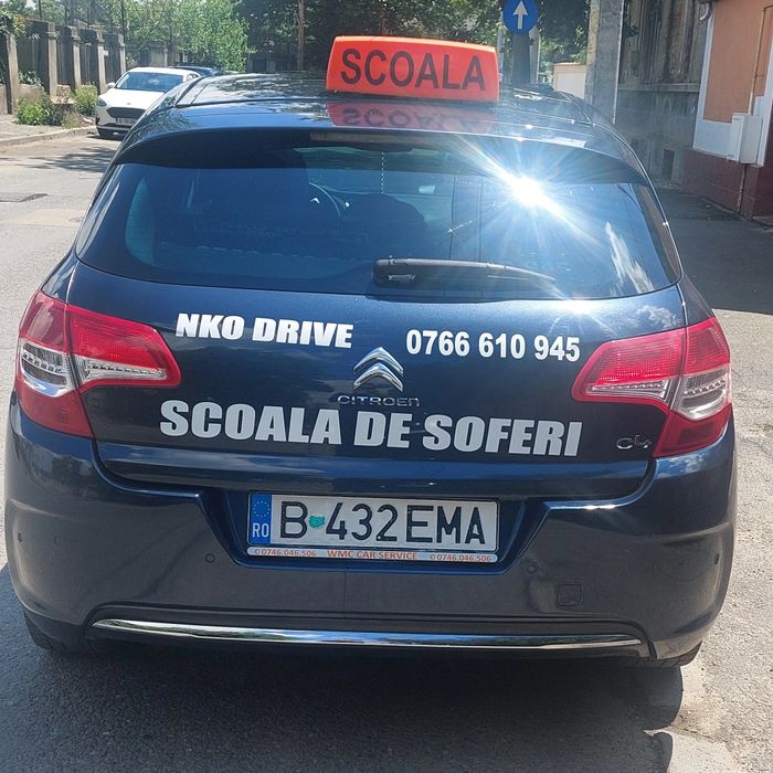 Instructor auto femeie categoria B