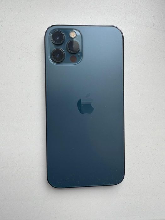 Продам айфон 12 про