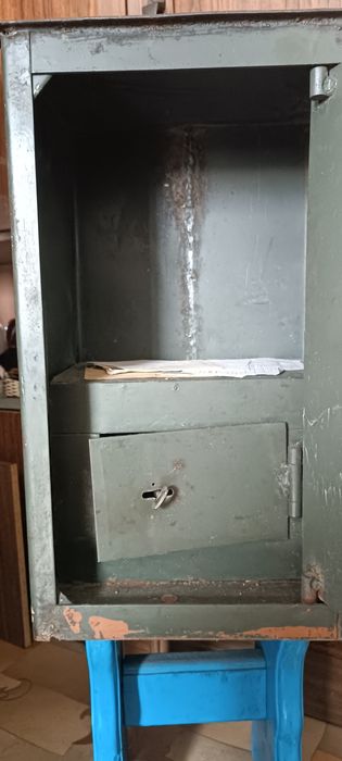 Сейф стальной продам