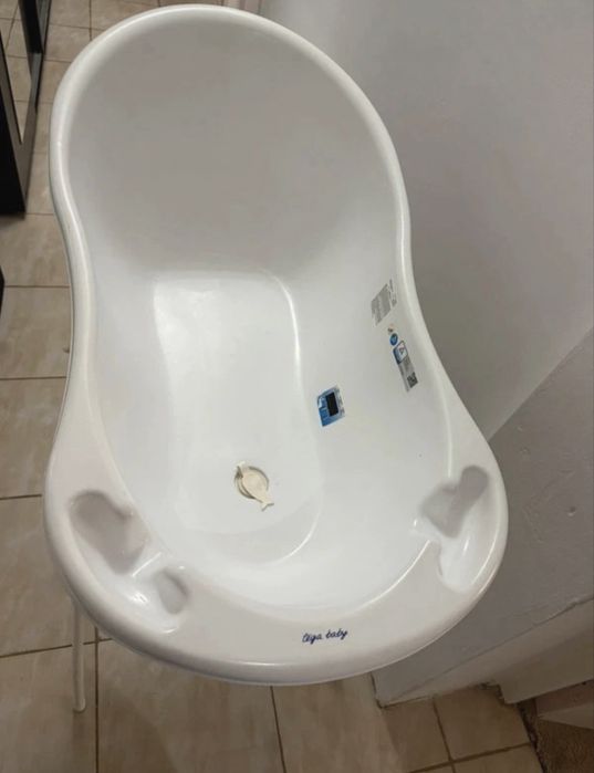 Cada cu dop si termomentru + stand (suport) pentru bebelusi