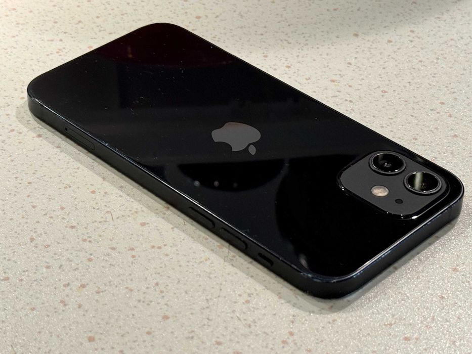 iPhone 12 64GB Black – Отличен, 80% Батерия!