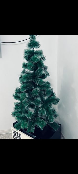 Елка новая 120см.В коробке.Удобная.Разборная.