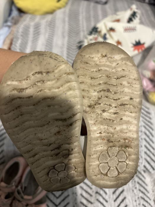 Отдам даром детскую обувь