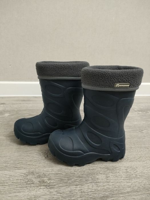 Продам детские резиновые сапоги