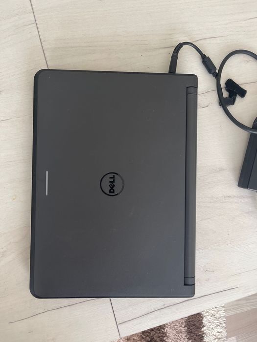 Продавам лаптоп на Dell