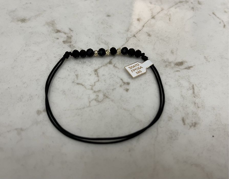 Дамски гривни от бижутерски конец и елемент-злато или сребро