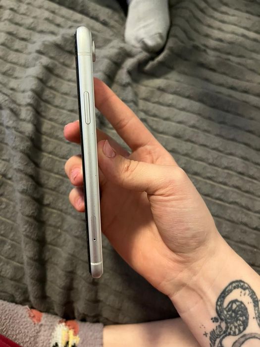Продам Iphone xr