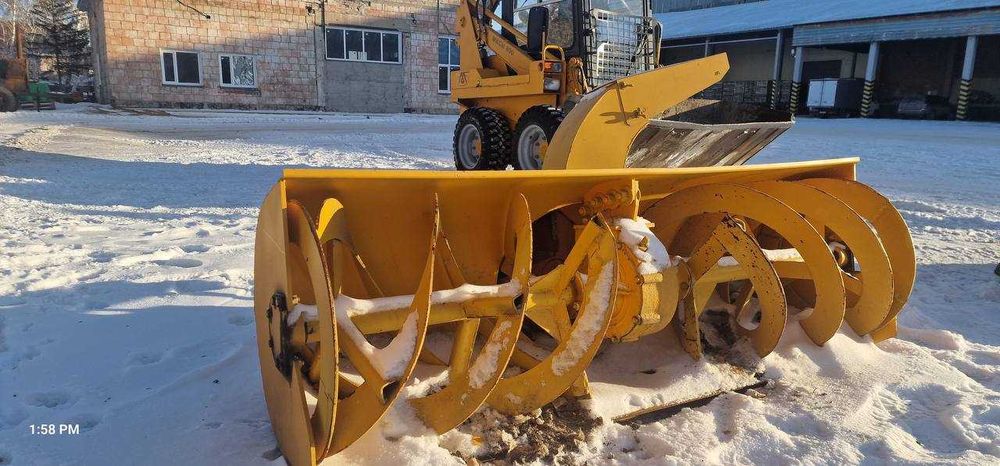 Коммунально-строительная машина (мини-трактор)