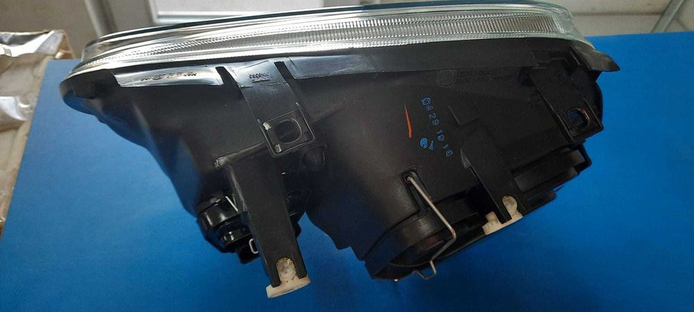 Set faruri VW Golf 4 (Hatchback + Combi) 08.1997-09.2006 bec H1+H7