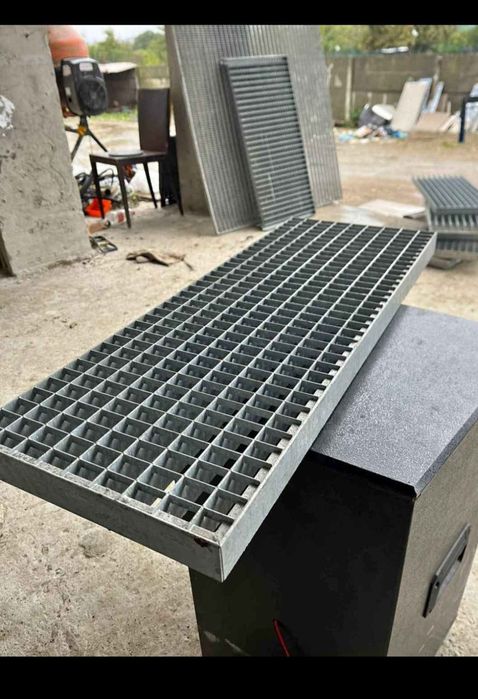 Trepte metalice și grătare galvanizate la diferite dimensiuni debitam