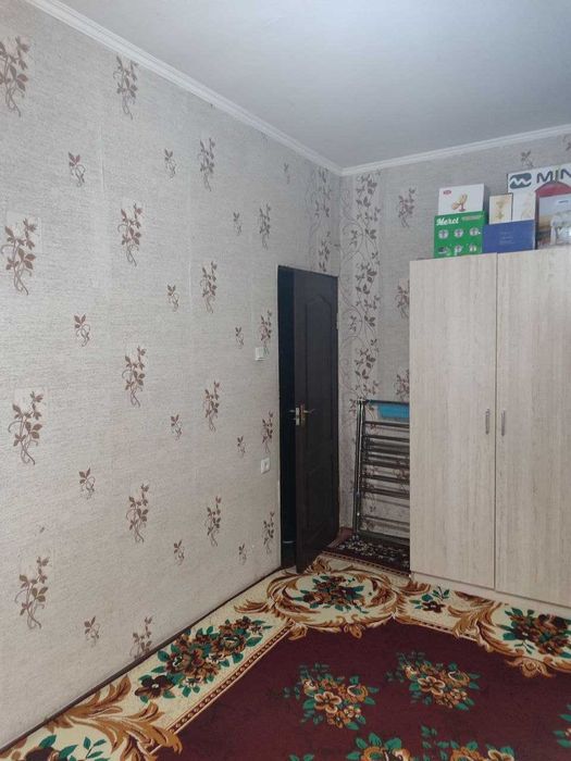 Zangiotada 1 xona uy sotiladi