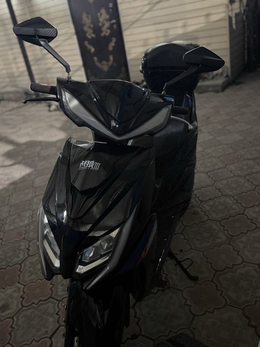 Продам скутер м8 веном