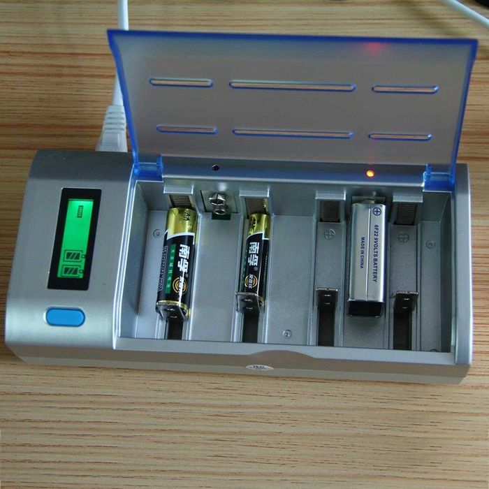 Цифрово интелигентно LCD зарядно устройство за батерии,