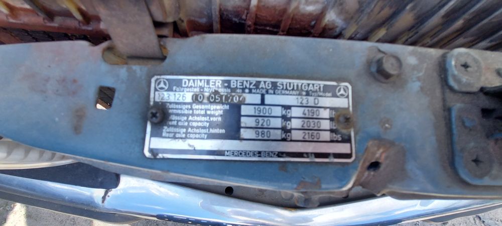 Mercedes w123  220d  1979