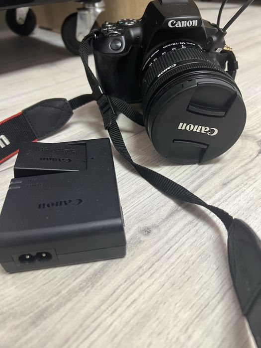 Canon EOS 250 D EF-S 18-55 III