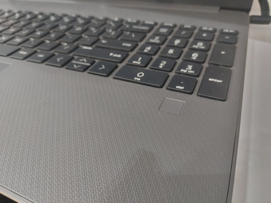 Hp ryzen 3 5425U 8GB 256GB