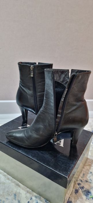 Продам кожаные осенние сапожки