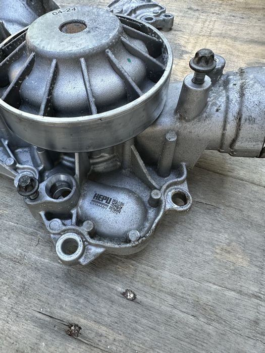 Водна помпа Mercedes 550 V8 Biturbo A278