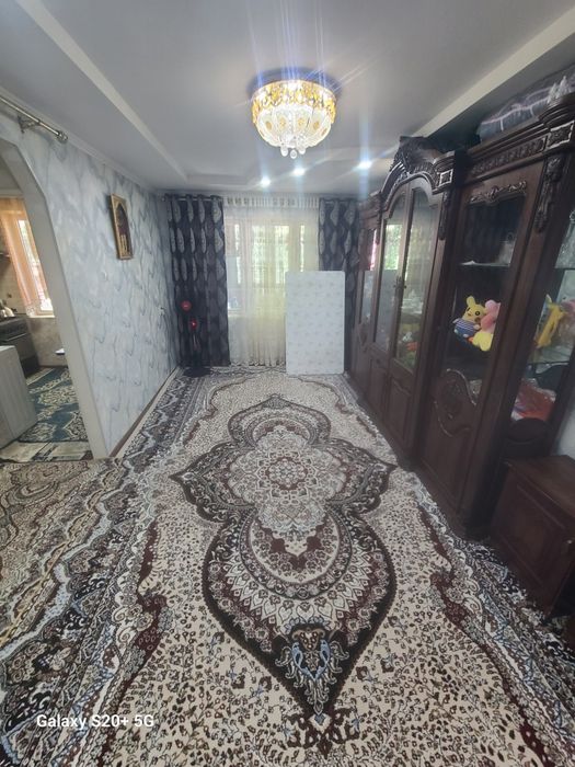 Kvartira sotiladi. Продаётся квартира.