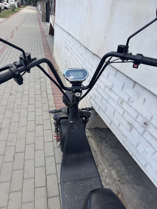 Vand scuter electric fara permis  , folosit 3 luni.tel. 0747863138