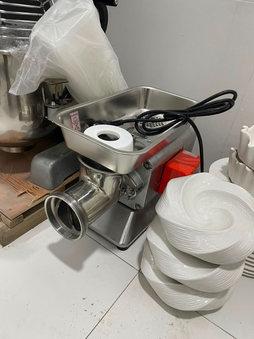 Продается тестомес, паставарка и мясорубка