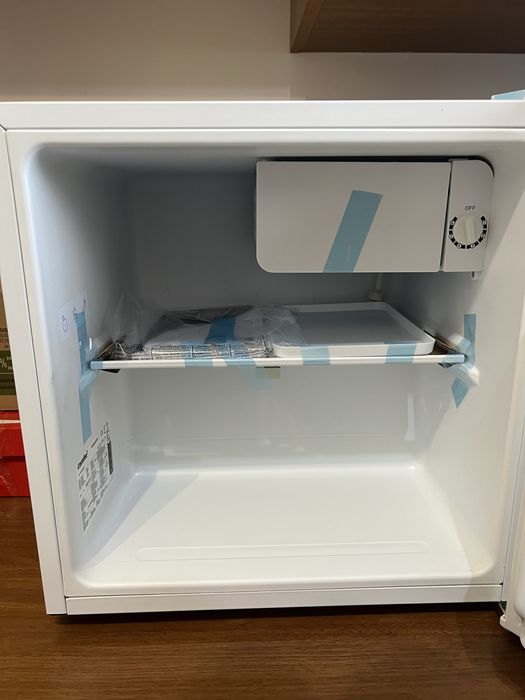 Мини хладилник Comfee