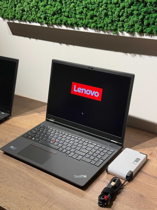 Lenovo ThinkPad P16v Gen2 16" UHD+ 800 Ultra 9 185H 64GB RTX 3000 1TB