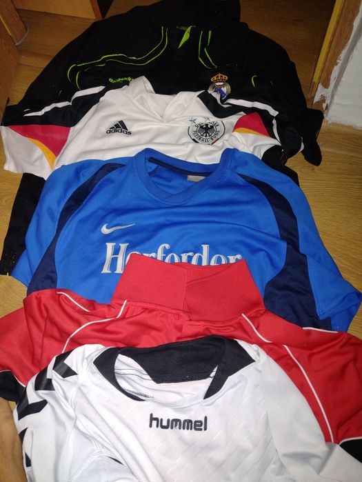 Tricouri de fotbal