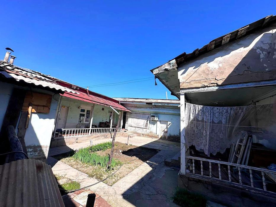 Алмазарский район ул Фаробий возле Чигатой Дарваза 2,5 сотки земли