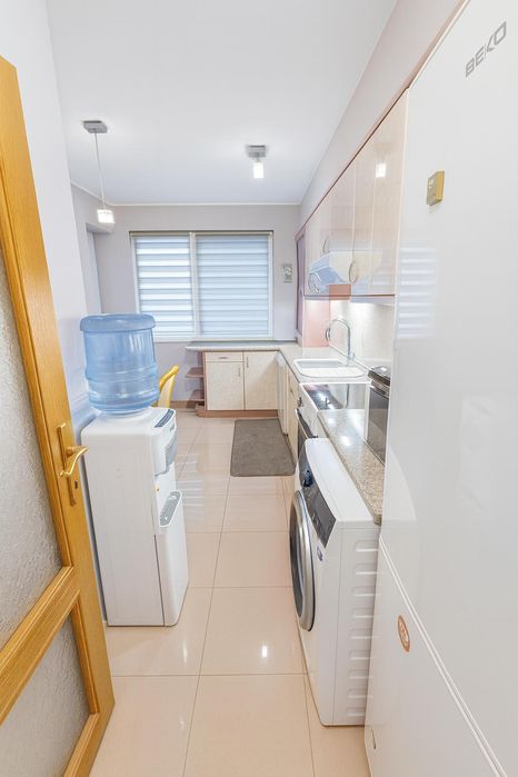 Дава се под наем Тристаен апартамент в Пловдив, Младежки Хълм - 130 кв.м за 663 € - Снимка #2