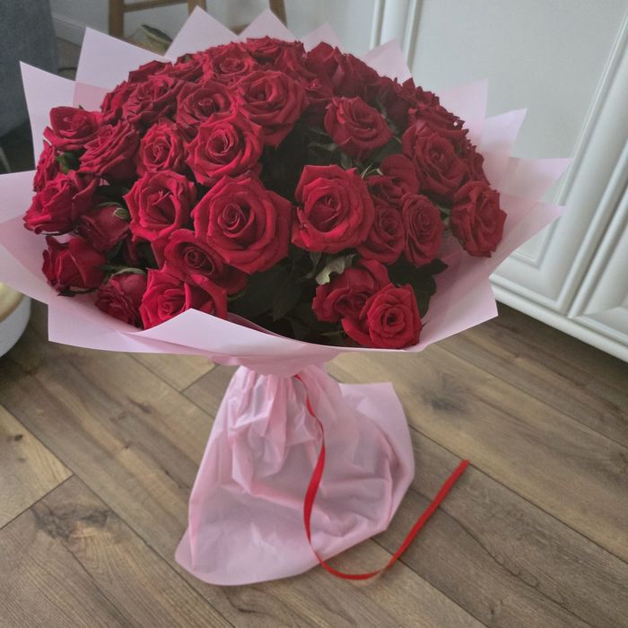 Продам 51 розу срочно