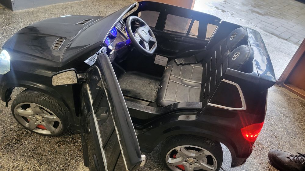 Детска акумулаторна кола