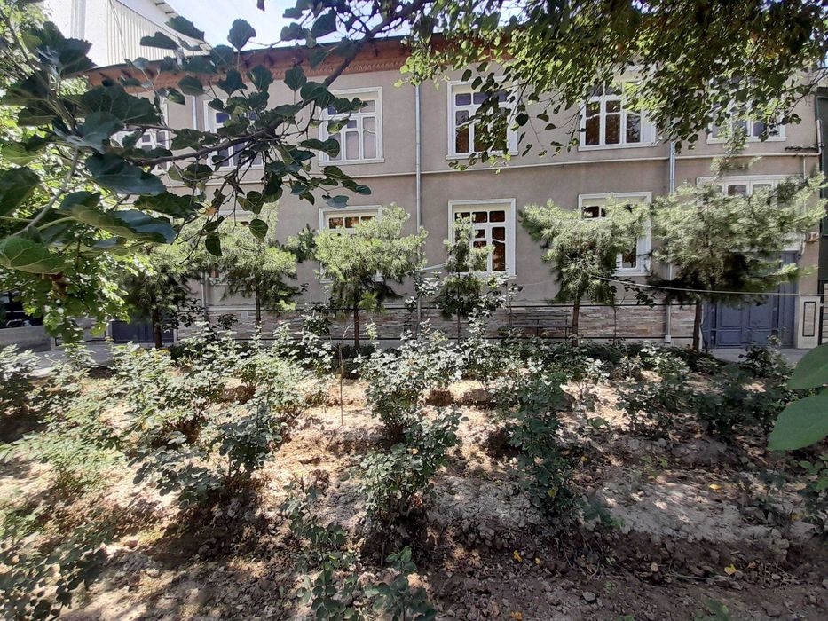 katta oila yoki mehmonxona faoliyat yuritish uchun qulay hovli