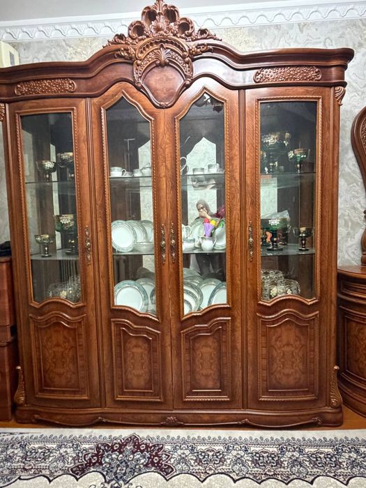 Шкаф витрина + комод с зеркалом, классическая мебель состаяние 10/10