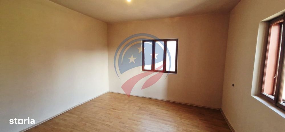 Casa Bradesti  teren  intravilan 7952 mp  deschidere 33 m la DE 70
