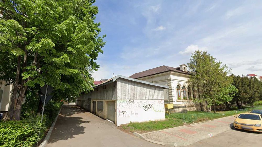 Proprietar-vand garaj in zona ultracentrla - vizavi de scoala nr.4, la 1 min de pietonalul unirii
