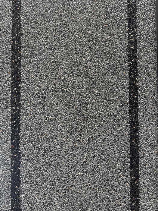 Tosh gilam. Hovli.  terassa. parkovka. yolaklar. Bolalar maydonlari