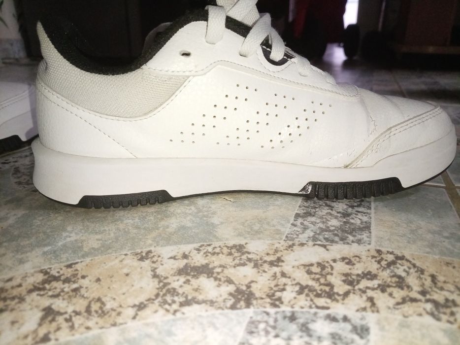 Vând Adidași adidas