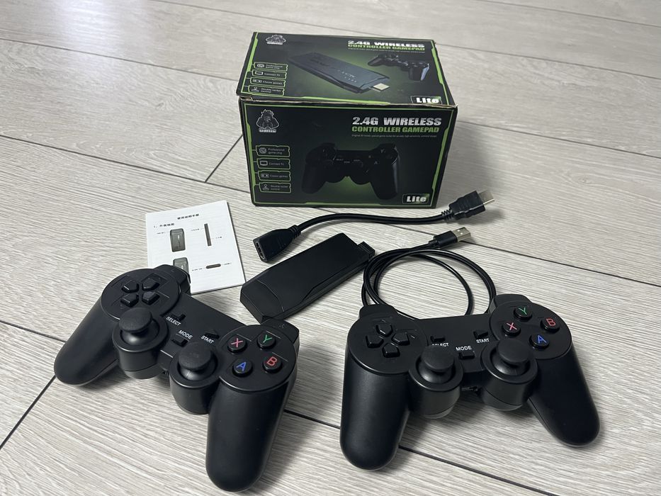 Vand consola jocuri cu doua controlere