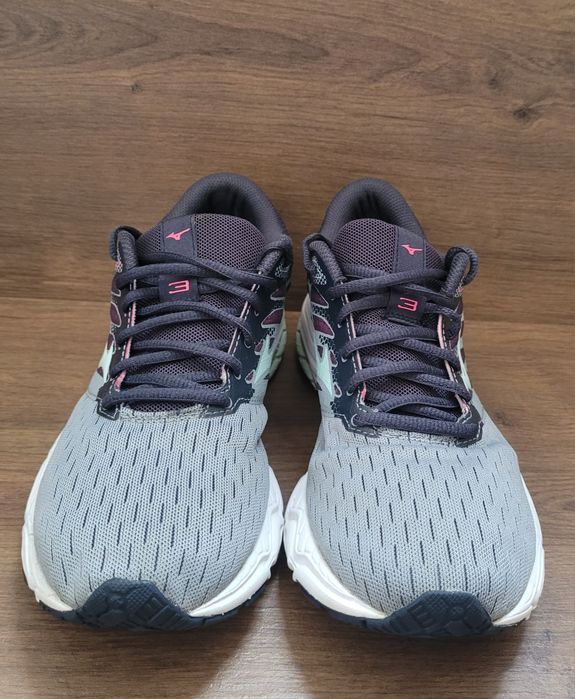 Много запазени!Дамски маратонки Mizuno Wave Prodigy 3-38,5номер