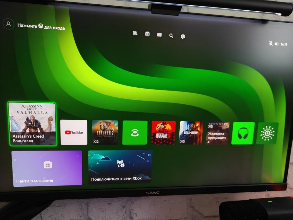 Xbox series X с наушниками