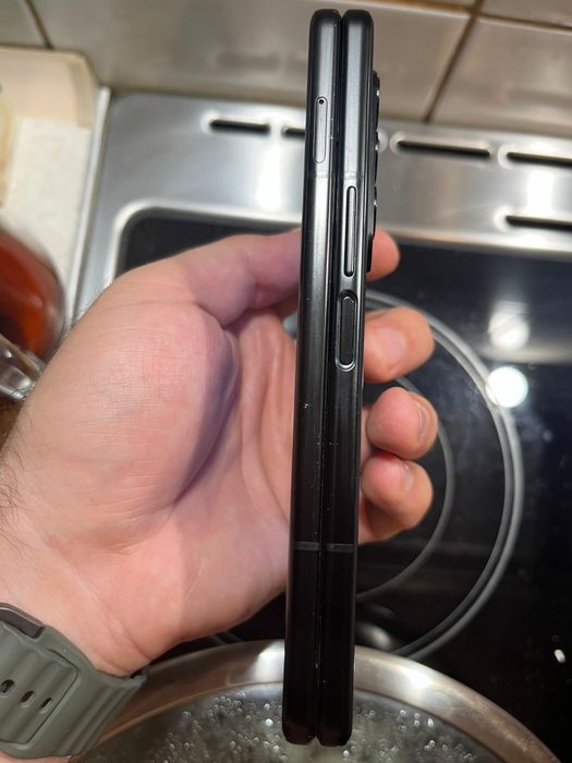 Продам Samsung Galaxy Z Fold3